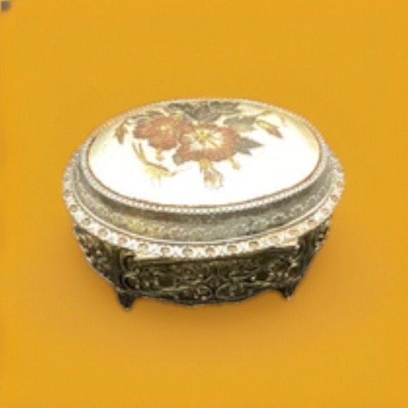 Vintage‎ Metal Gold Tone Footed Victorian Trinket Box Floral & Hummingbird As Is - Picture 3 of 4